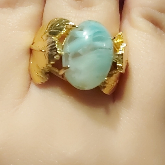 Gold Ring - Picture 6 of 6